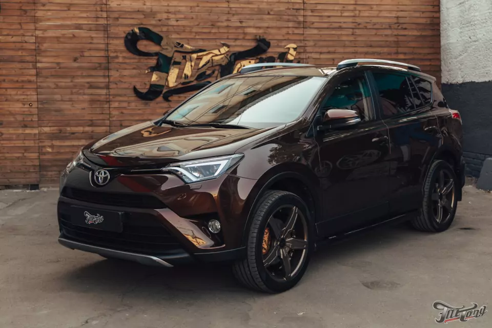 Предпродажная подготовка Toyota RAV4 в отделе детейлинга